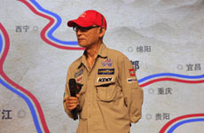 驾驶丰田HEV车穿越五大洲的横田纪一郎