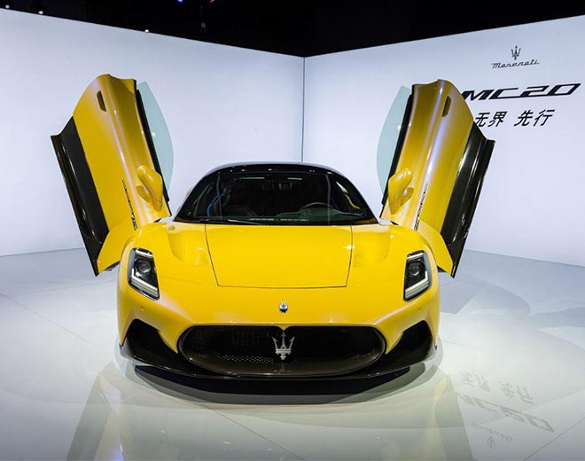 玛莎拉蒂全家族焕然新生 绝尘黄MC20首秀中国