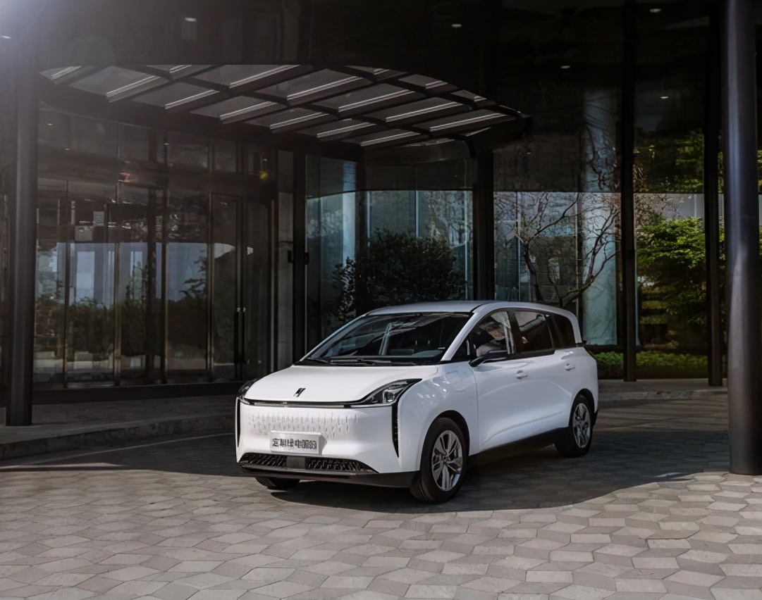 一汽奔腾NAT上市发布 &ldquo;定制绿电国的&rdquo;重塑新出行