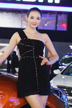 青春活力的现代车模