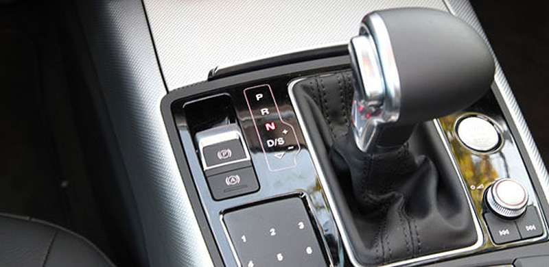 挡杆周围分布了众多功能