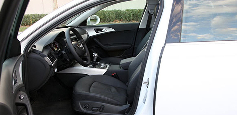 前排座椅保持了奥迪车系的宽大