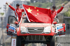 周勇在发车台上