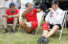 周勇索萨与冠军面对面