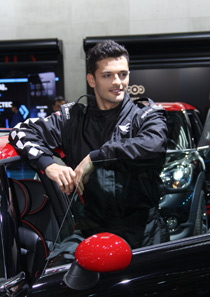 阳光男模帅气回眸