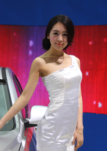 萝莉脸极品美模