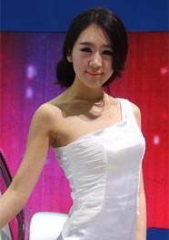 萝莉脸极品美模