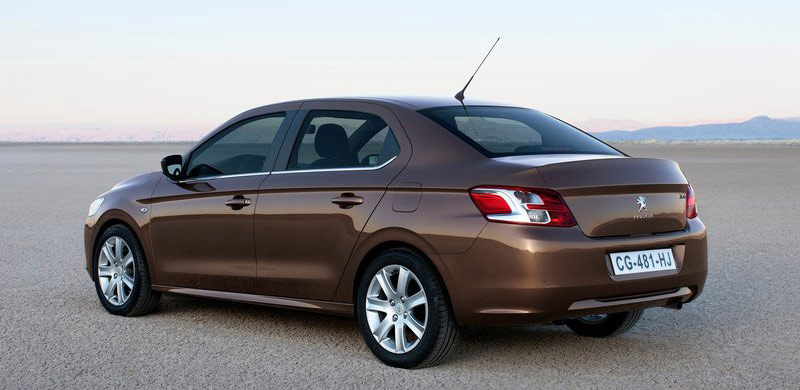 硬朗的尾部设计