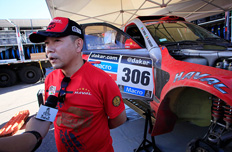 车队总监董明接受采访