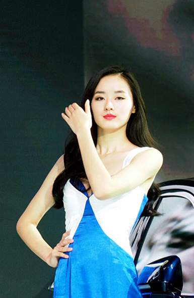 2015广州车展车模：清纯可爱