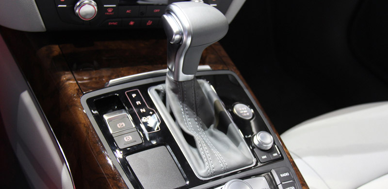 全新奥迪A6L中央扶手集成多功能