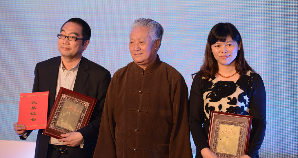 儿童类图书获奖者与颁奖嘉宾合影