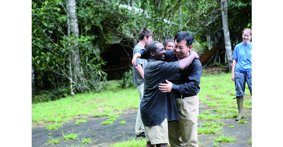 第一个迎上来的是老朋友维牟