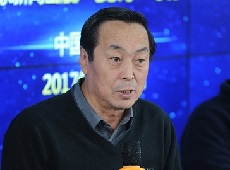 白烨:网络文学成长性和可能性很大