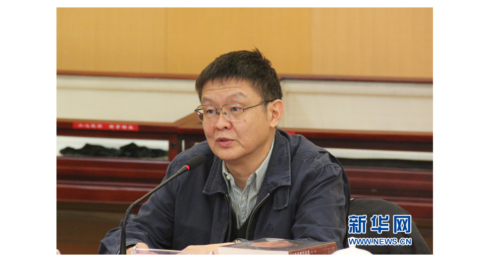 人民日报社文艺部高级编辑袁晞发言