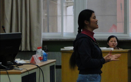 李华老师在&ldquo;创意写作之旅&rdquo;讲堂