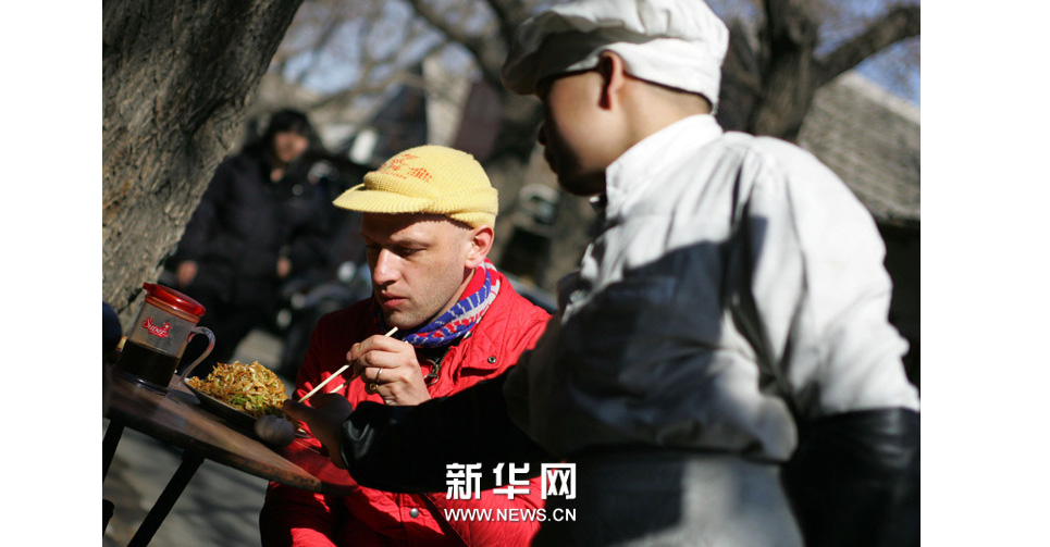 《中国梦寻》插图：&ldquo;老北京范儿&rdquo;十足的&ldquo;老外&rdquo;