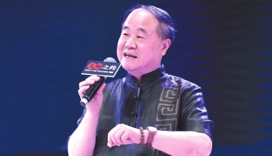 莫言贴边走红毯 坦言不想被称大师