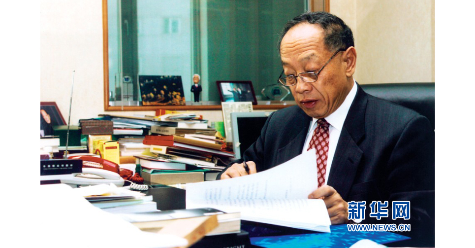 在办公室里学习