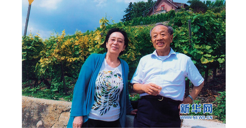 与夫人秦小梅在土耳其