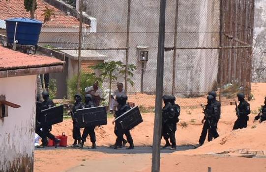 巴西警方平息一监狱暴动 至少10人死亡