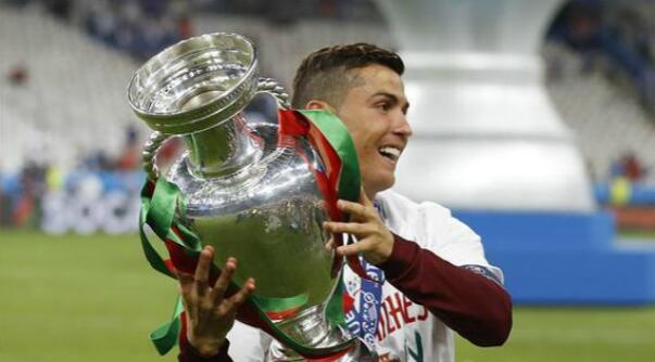 C罗伤退 替补加时绝杀 葡萄牙擒法国夺冠