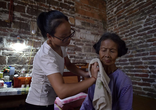 见证&ldquo;福彩情&middot;学子梦&rdquo;：我快快长大 你们慢点老