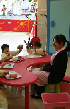 蓝天计划：在地级以上大中城市建设和完善集抚养、救治、教育、康复、特教功能于一体的儿童福利机构，全面改善儿童福利机构设施条件，完善功能。