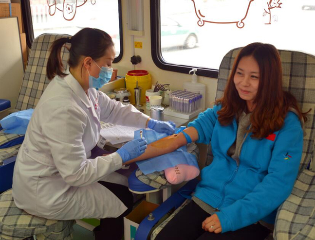 甘肃体彩中心组织参与无偿献血公益活动