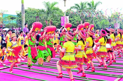 竹竿舞：五彩三月三 跳出幸福来