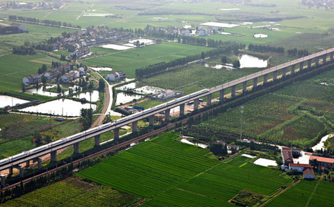 高速、高铁等穿境而过