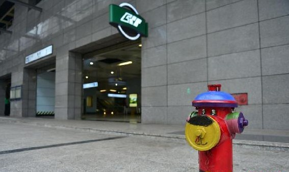 重庆街头消防栓&ldquo;卖萌&rdquo; 创意设计宣传防火知识