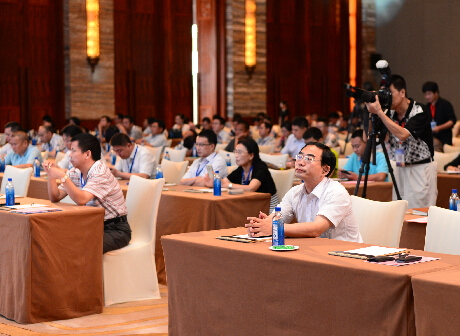 与会者认真聆听嘉宾主题演讲