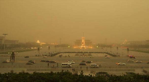 北京遭13年来最强沙尘暴袭击