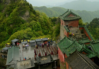 金顶俯瞰烟雨武当山