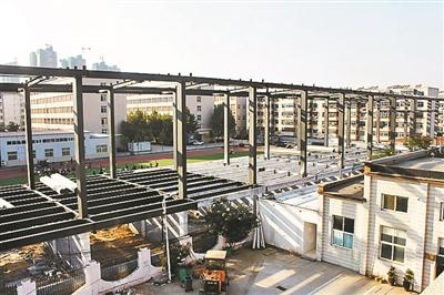 郑州违章建筑紧邻&ldquo;查违办&rdquo; 当地称说法不实