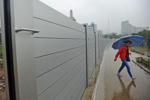 国产&ldquo;抗洪神器&rdquo;&mdash;&mdash;拼装式防洪墙在武汉投入使用