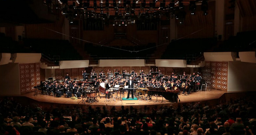 香港中乐团上演西域风情