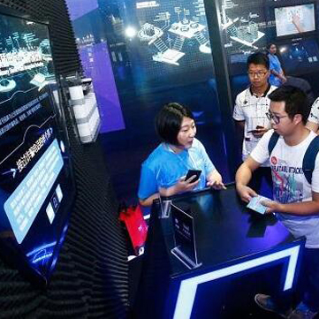 寄快递、叫外卖、防诈骗 首款防骗智能机器人亮相国家网络安全周