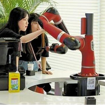 国内首家AI机器人咖啡厅亮相深圳