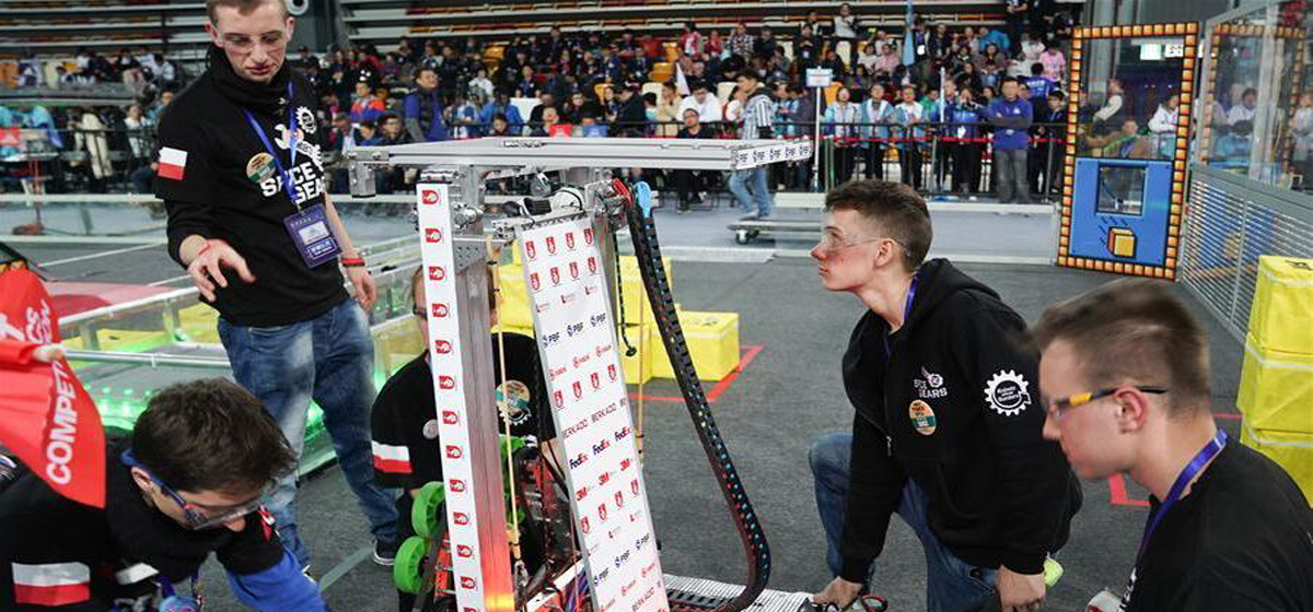 上海：机器人赛场显身手