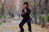 初冬寒意料峭 市民健身抖擞