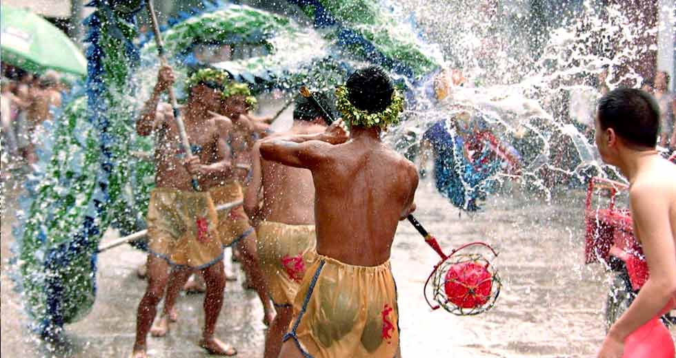 龙泉洛带首届水龙节&ldquo;水龙飞舞&rdquo;