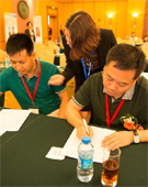 深圳企业家积极参与填写申请表