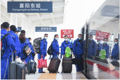 点一盏心灯，照亮他们返岗返乡的路