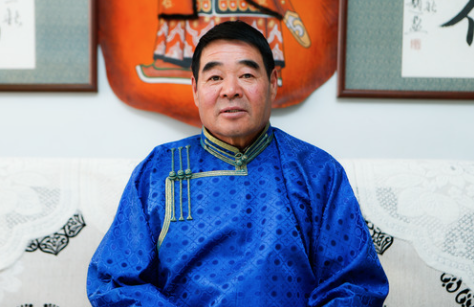 捧一颗初心，做扎根草原的红柳