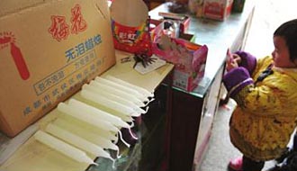 &ldquo;抢蜡烛&rdquo;事件 不能一笑置之