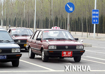 辩证看待"驾考通过率创新低"