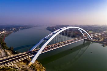 廣西柳州官塘大橋建成通車