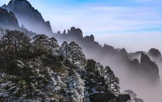 安徽黃山現雲海霧凇景觀